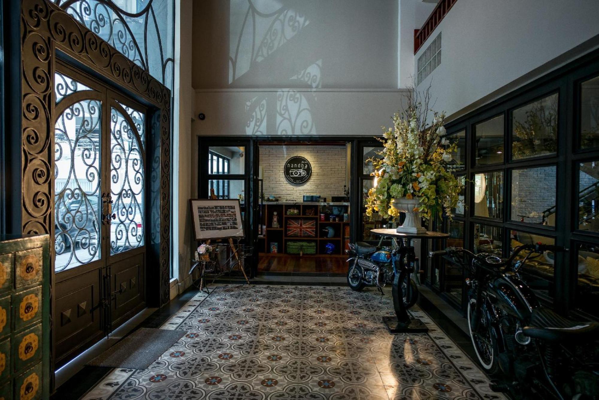 Nandha Hotel Бангкок Экстерьер фото